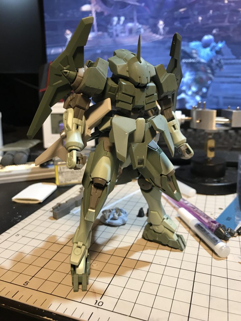 最初はメット被ってましたが、首の可動が失われるので取り外しました