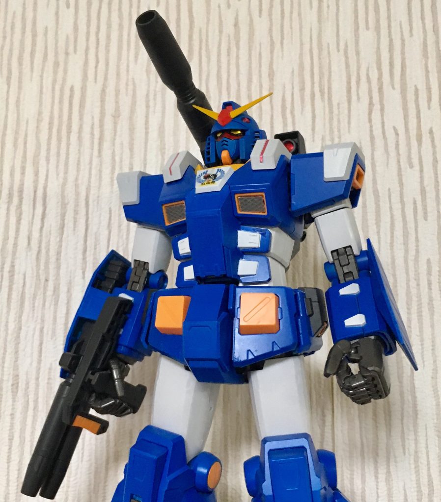 胸のマークはパーフェクトガンダムの物。