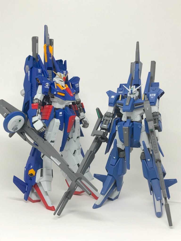 最後にノーマル ZⅡとの比較写真。
頭二つ分位は伸びたと思います。
ミキシングしたキットの流用性が
高く、大した加工をせずに作成する
事が出来ました。(*´ω｀*)
今度はゼータやダブルゼータでも
ミキシングしたいと思います。