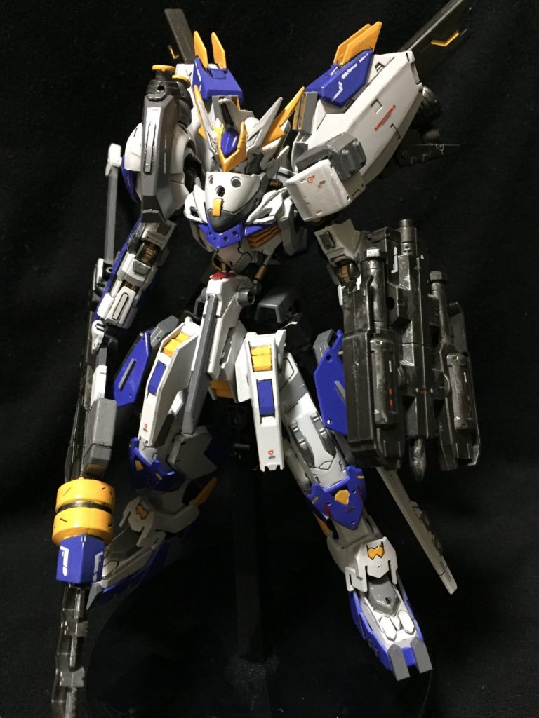 オリジナルガンダムフレーム第1弾
## ASW-G-18 ガンダム・バティン
〈テイワズ〉直属の戦闘組織
〈ウルフヘズナル〉所有のガンダムフレームのうちの1つである。
