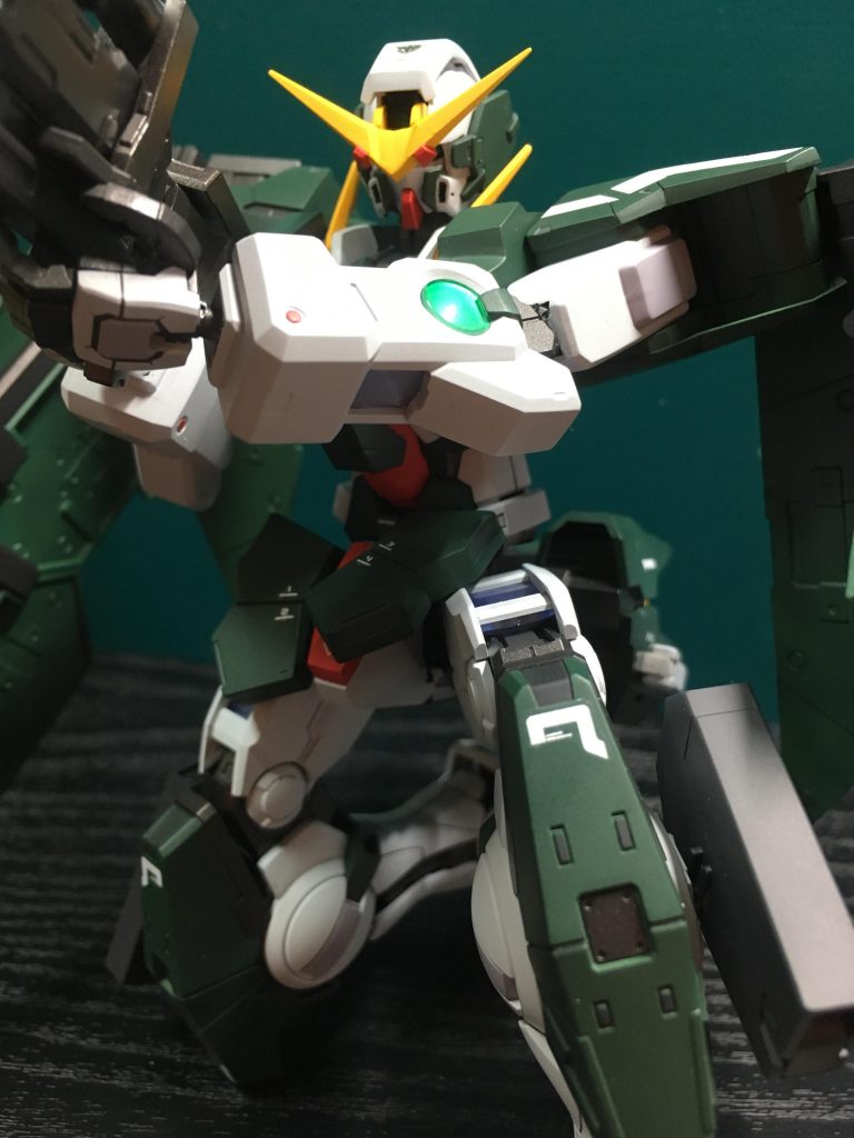 ガンダムデュナメスwithハロ–4枚目/制作者：もりきょー