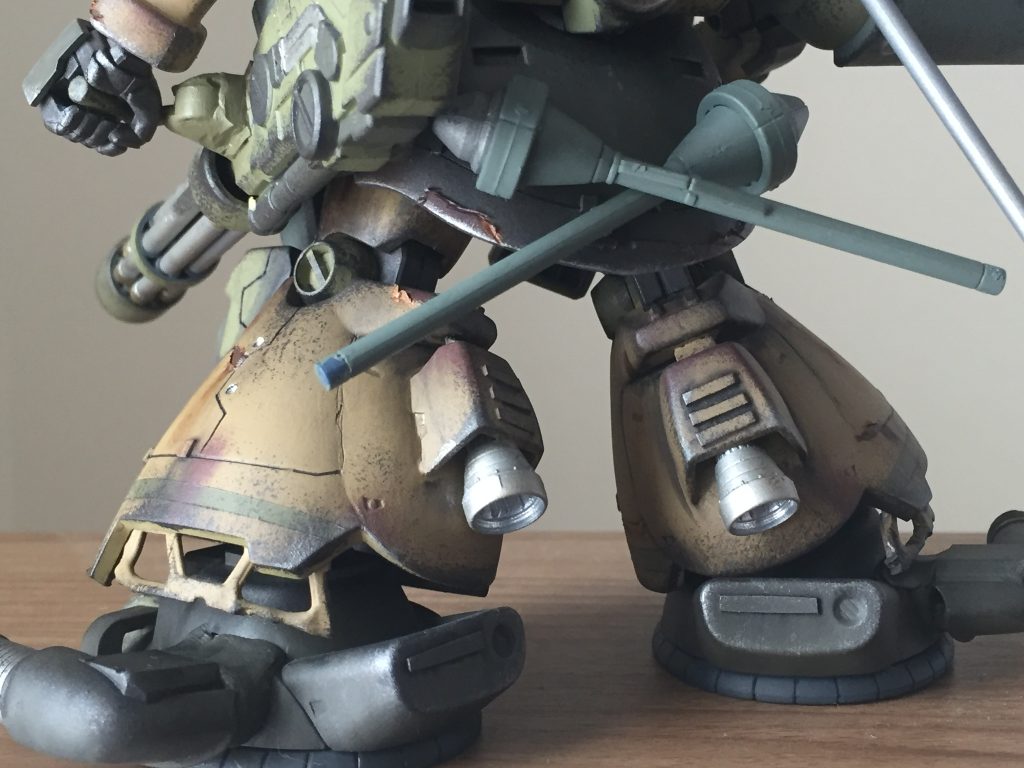 ふくらはぎにバーニアカバーとバーニア追加
百式のサイドスカート
脚部内部フレーム追加