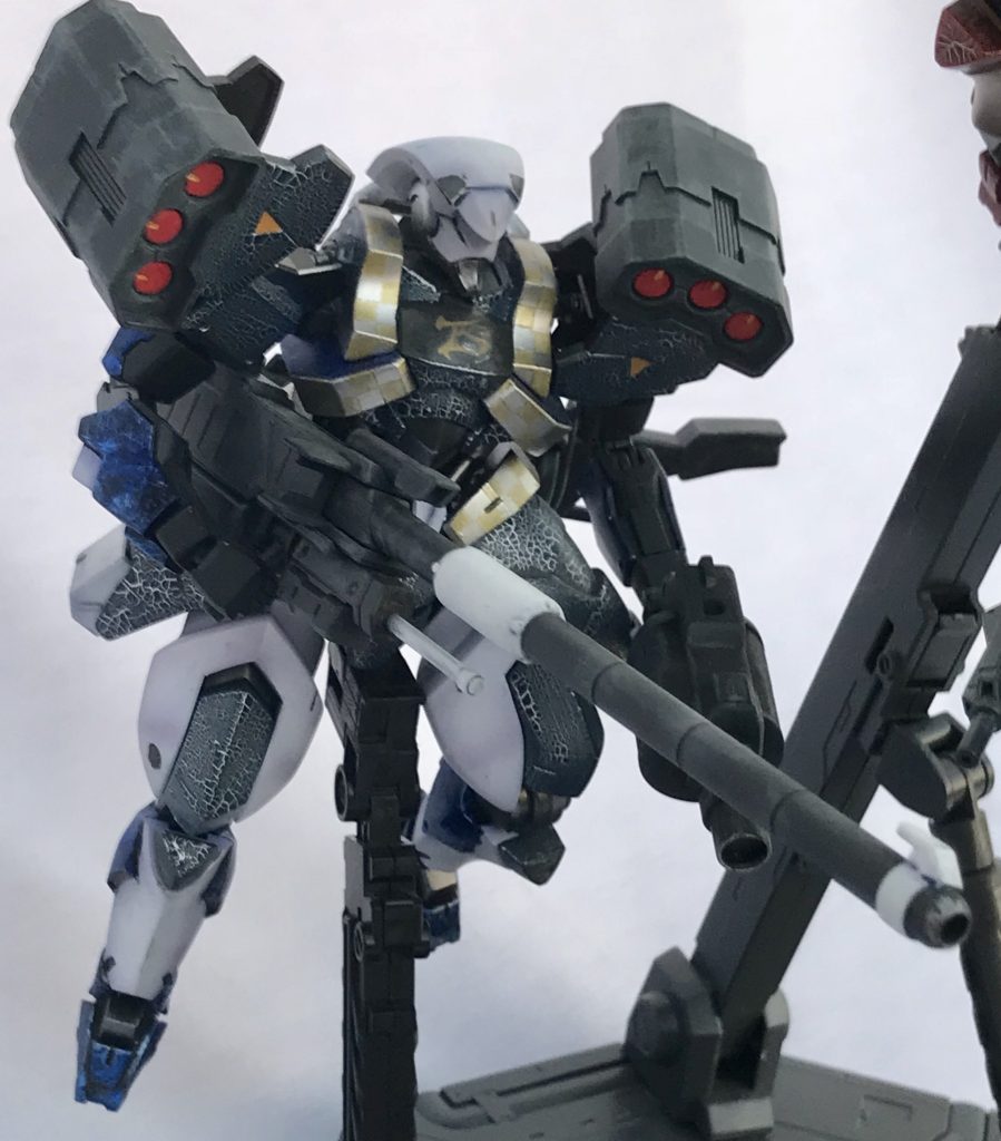 アジー機はオプションセットや他社製品等から兎も角火力重視で。アミダ機共々、ヒビ割れた塗装は、水性ホビーカラーの上にアクリジョンカラーを吹き付けてわざとヒビ割れさせてみました。