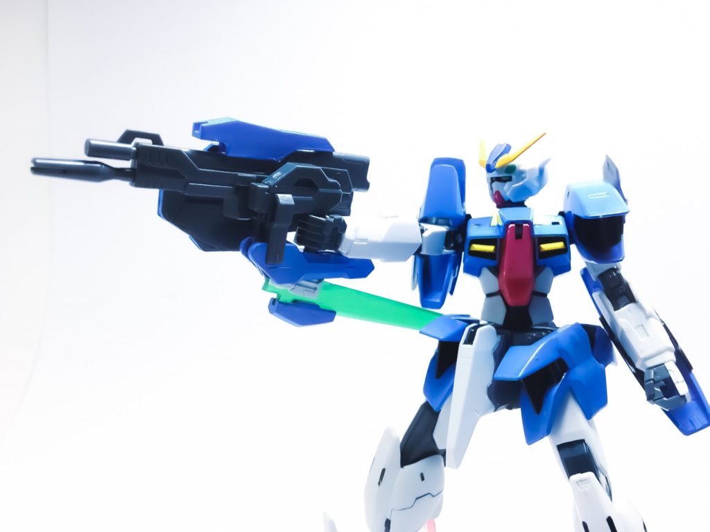 射撃部はGNソードと同じ場所ではなく、シールド側に接続されているライフル部から射撃する
本来の射撃部は、粒子熱変換伝導刃に粒子を送り込む機構となっている。