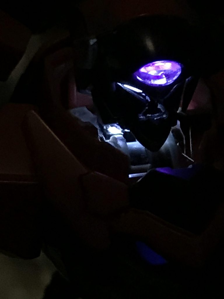 瞳もクリア化したので光ります