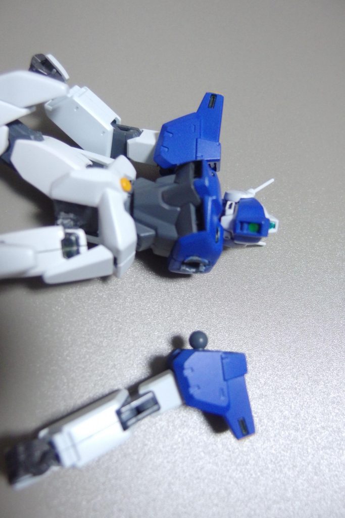 腕にもボールデンアームズのジョイントを仕込んでいるので可動もそこそこできます。