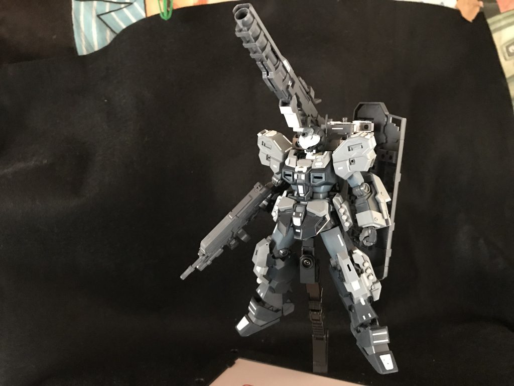 改造のイメージが固まってきた頃。この機体でビルドダイバーズの世界に行くとか思ってました。