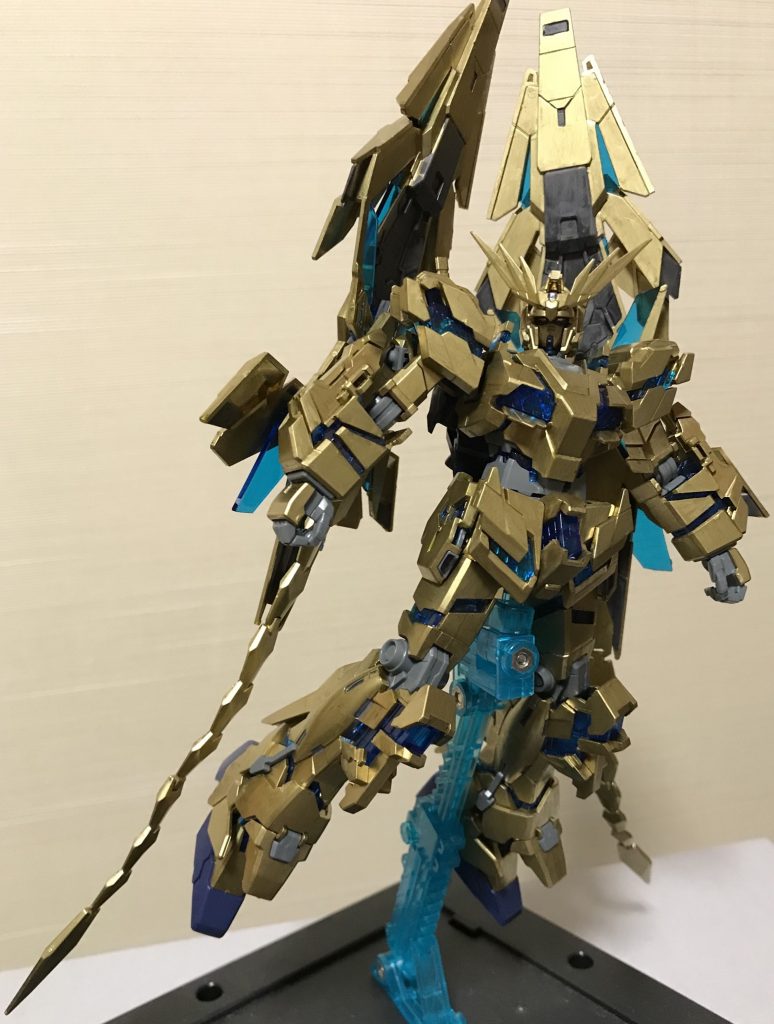 まぁお察しの人はお察し、マーカーゴールドで全て直塗りです。マーカーエアブラシ買えなかったんですわぁ…無駄遣いしてなければ…