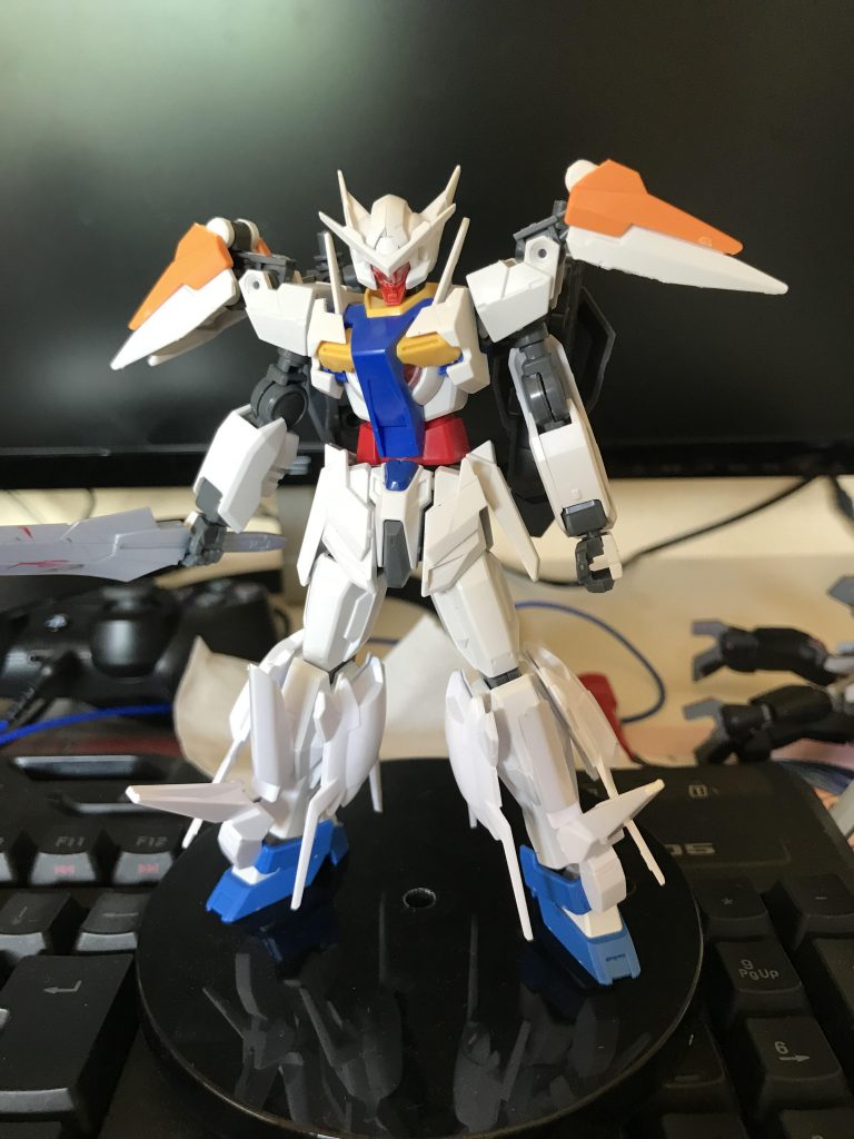 GNY-XXX-alive 【ガンダムカルミアアライブ】
戦いを重ねる中でカルミアの戦闘力に限界を感じたkazaが、さらなる強さを得るために作った強化パーツを付けた状態。
肩と脚部に粒子の噴出口を付けることで、カルミアの機体内部で暴走気味だったGN粒子を、効率よく速度に変換できるようになったため、機体の速度はカルミアから3割増しになっている。
肩のパーツの中にはビームサーベルが収納してある、また、ビームサーベルはビームマシンガンとしても使用できる。
左腕のガントレット内部にはビームサーベルの先端が隠されており、展開することでロッドとして使用できる。
武装は
ナイトブレード
GNビームサーベル×2
GNショートサーベルロッド×1