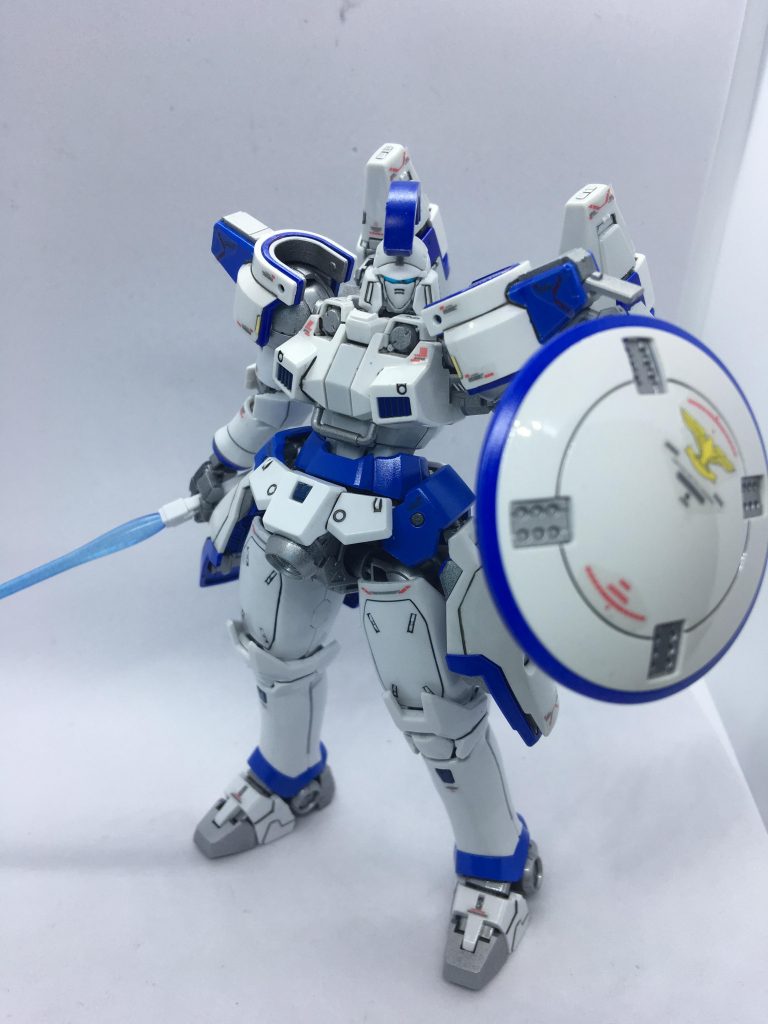 ビームサーベルもクリアブルーで塗装。