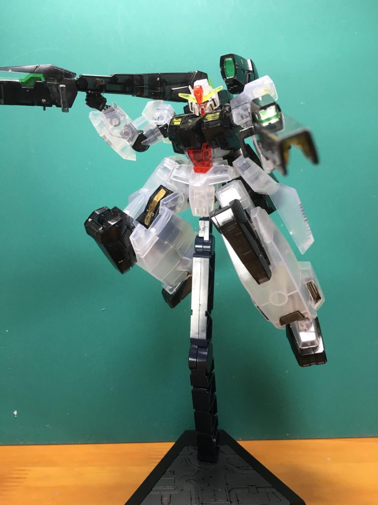 バスターキャノンは噛み合わせは悪くないので保持力はあると思います。GNバズーカⅡはセンサー内にホイルシールの余銀を貼っています。