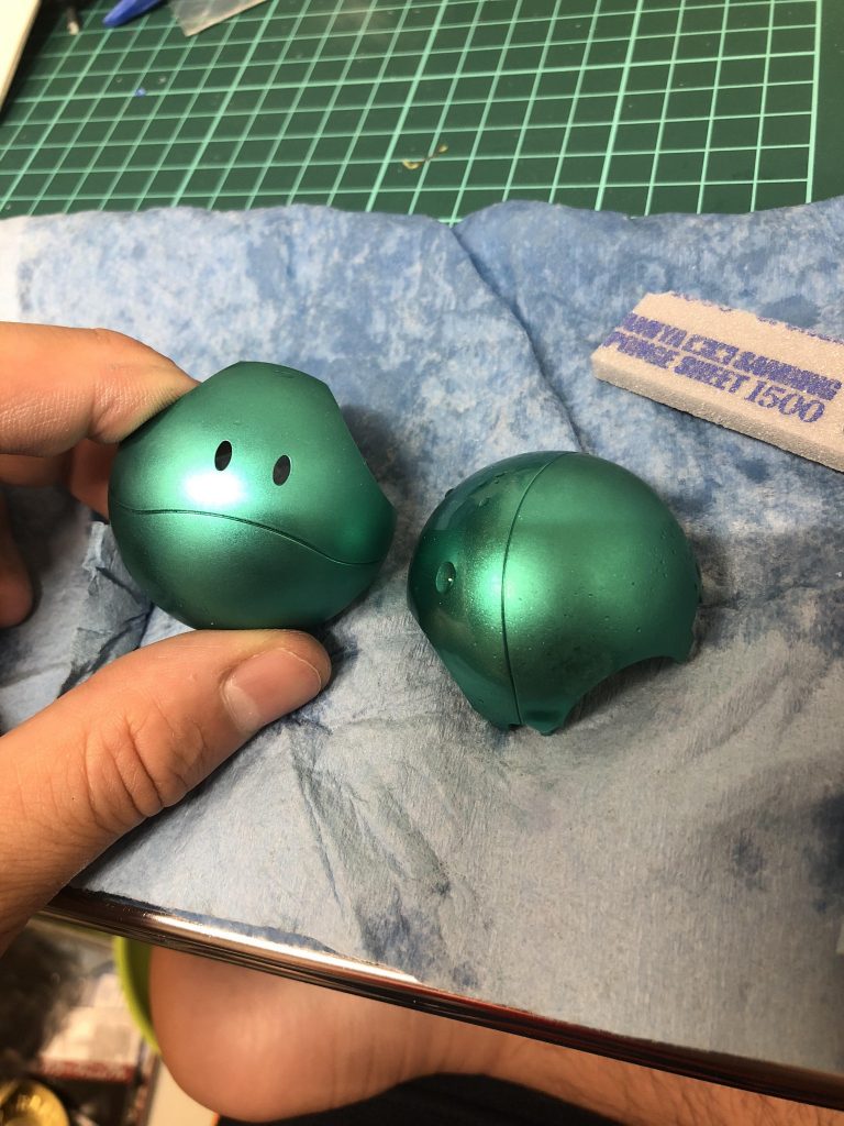 ここから自宅での作業です。
中研ぎ中です。