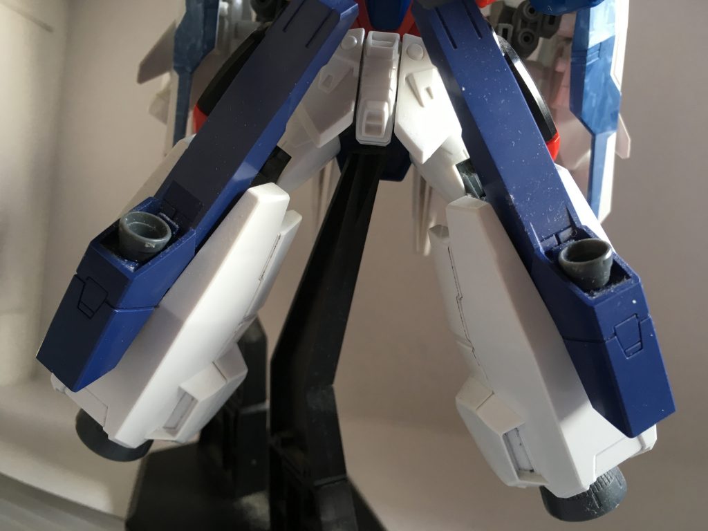 セラヴィの脚を使い細身だった脚を太くしました。