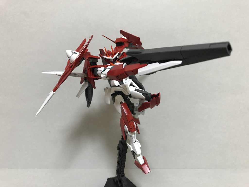 バスターライフルは重いですが片腕で十分保持できます。時間が経つと垂れ下がってきますが…まあいいでしょう