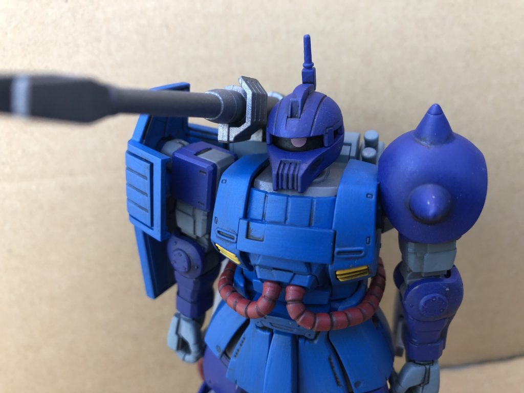 Zガンダムに登場した際の配色をイメージして塗装してみました。
あの趣味の悪い(笑)カラーリングを再現できたかと思います。