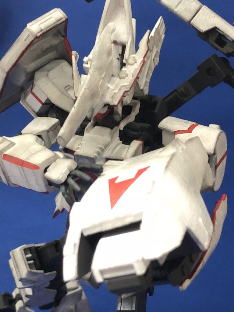 シールドのマークはマスキングテープと筆塗りで描いてます