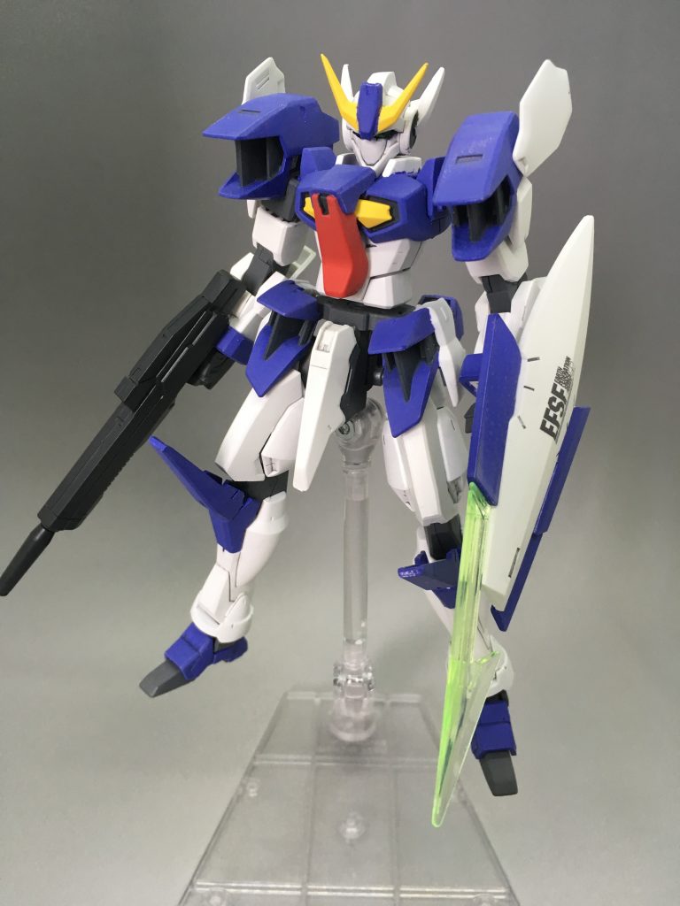 本体。青はタミヤスプレーのブルーバイオレット、フィンのグレーはタミヤエナメルのジャーマングレーを筆塗り。はみ出しは拭き取ればいいやと思ったのですが、ラッカーのはずなのに下地が持っていかれて大変でした。