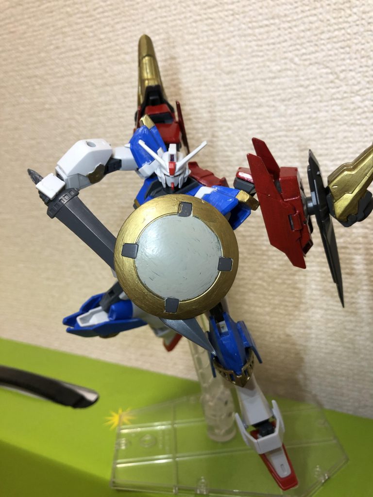 実際は盾は利き手に持つと、モンハンをやっていたらばーちゃんが教えてくれました。