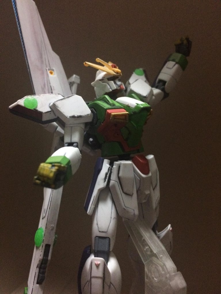 最初はオリジナルのカラーリングでクリアパーツをたくさん使ってセイ君のようになろう！と塗装にチャレンジ。