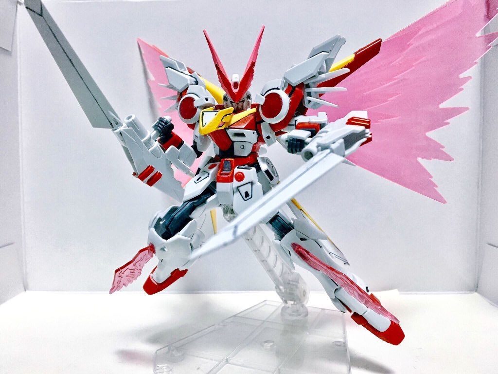 武器はご覧の通りフェーダトンファー(ライフル兼任)と光の翼、