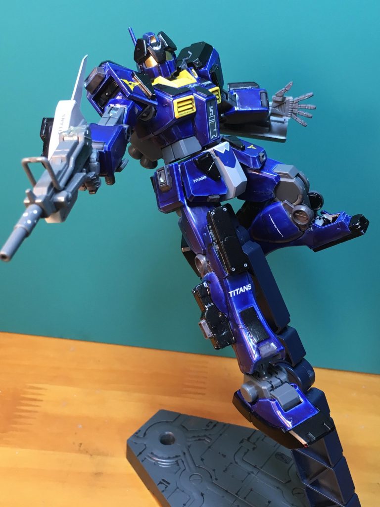 地球連邦軍のMSが使用する装備は基本的にすべて使用でき、100mmマシンガン、ブルパップ・マシンガンなどを使用していたという目撃証言もある。