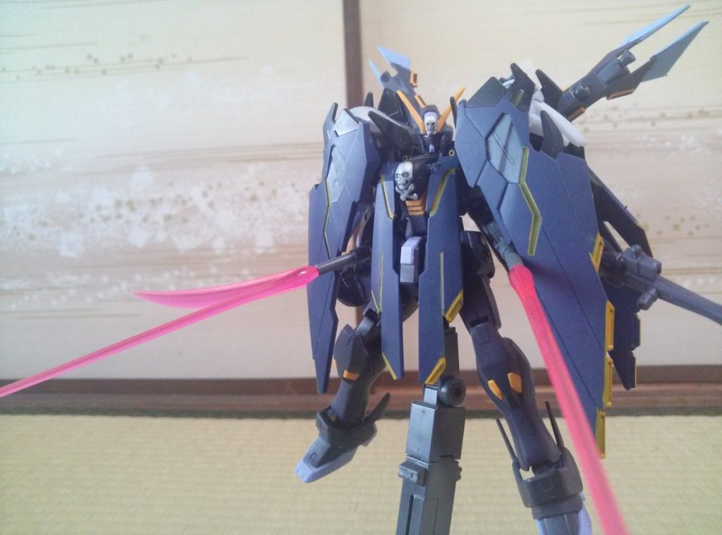 オリジナル要素として隠し腕をつけてみました