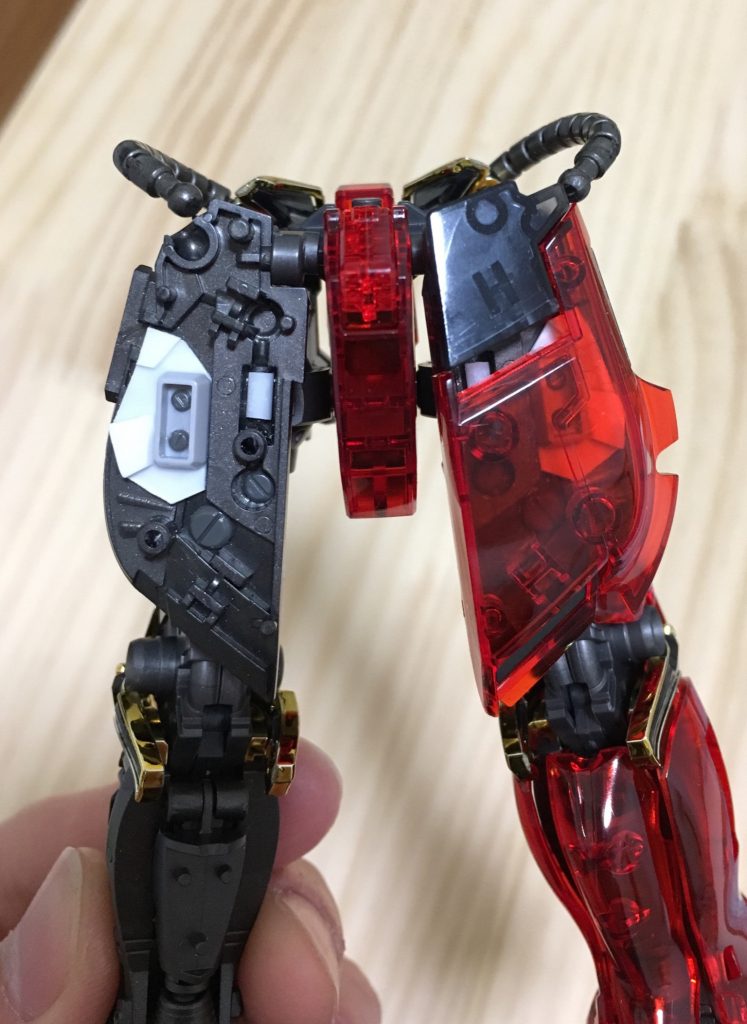 プラ板を追加した所です。