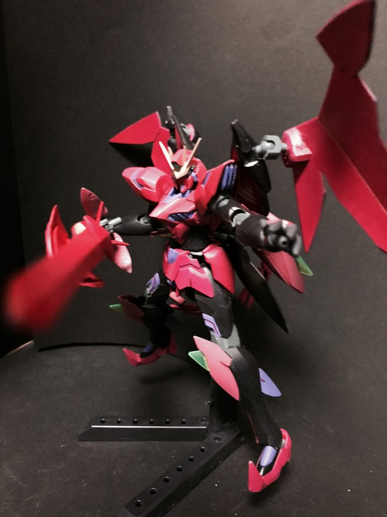 *ゲイ・ボルグ！！*
また反転させるとランスになるため、その重たさから［ゲイボルグ］と名をつけることになった。また尻尾の接続軸が残されているため尖端が可動する。これを敵が避ける寸前に動かすことにより逸話通りの必中の槍と化す。