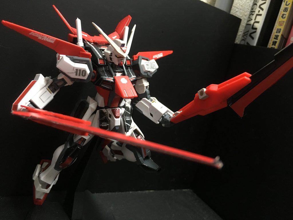 プロトフラガラッハブレイド
ラピッドストライカーのウイングとしてマウントされている実体剣。
設定としてはノワールストライカーのフラガラッハ3ビームブレイドの試作型。