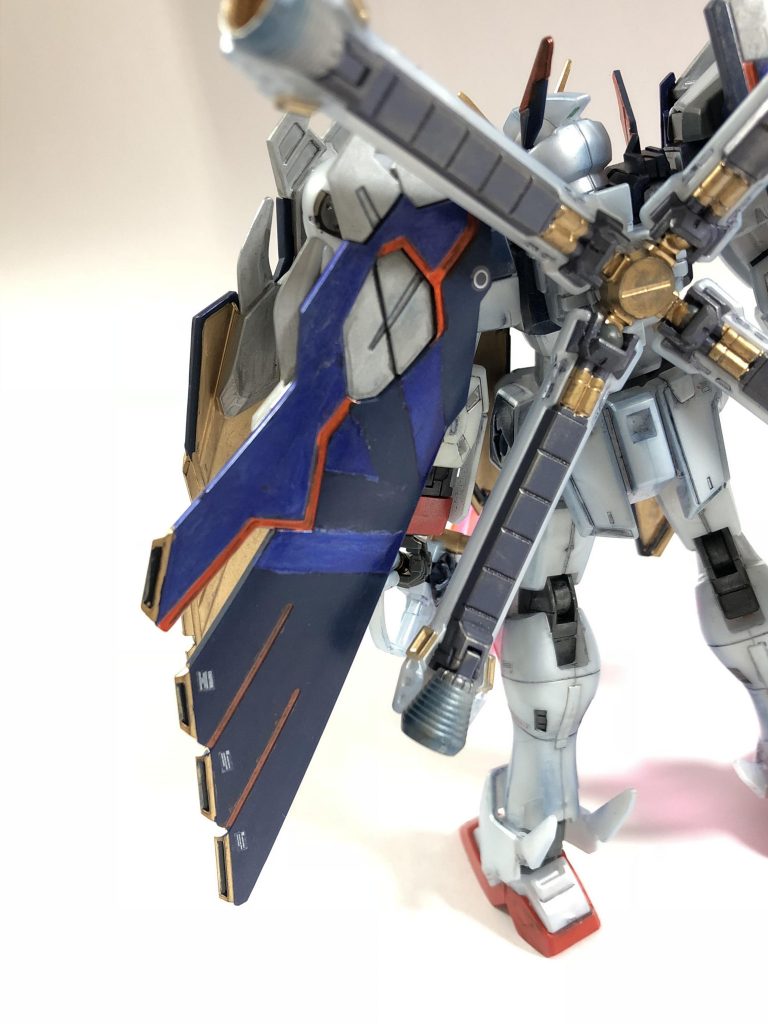 バーニアの青焼きにも挑戦！白い部分は元々のパール調を活かすためにウェザリングマスターで青い影を入れました