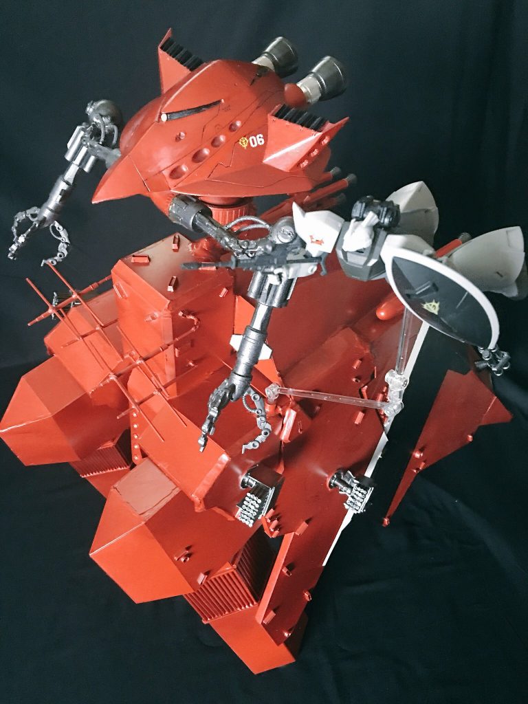 カスペンゲルググなど、同スケールモデルと並べられる様にアクションベースを埋め込んであります。