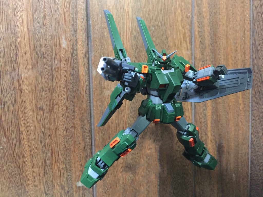 キャンペーンの武器の2連装ビームライフル
小型シールドはHGのアメイジングレッドウォーリアーのやつです