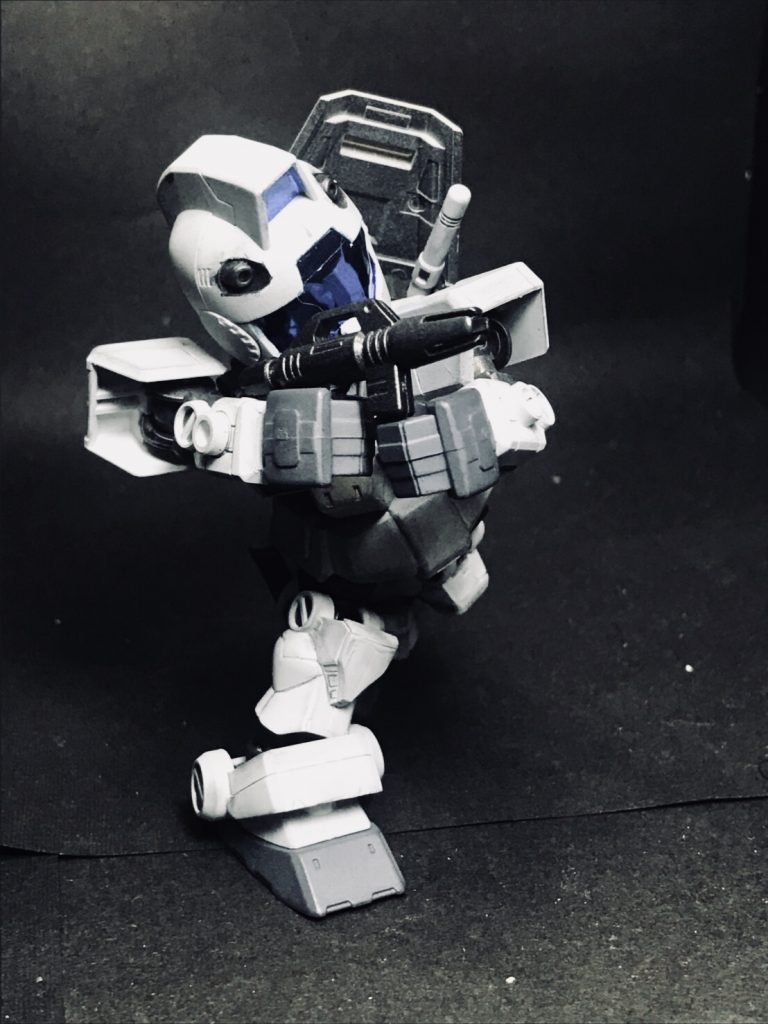 *ビームピアスガン*
スプレーガンからビームの収束機構を見直し、弾を針状に固めることで弾速・威力の向上した主武装。リトルレイダーはこのピアスガンと自身の機動力を主軸に、ヒット&アウェイの戦法を最も得意とする。