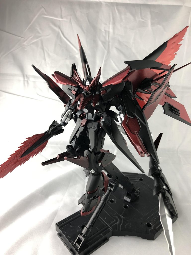 光の翼展開。機動力の底上げと撹乱し、ビームソードで斬るといった戦法が可能です。