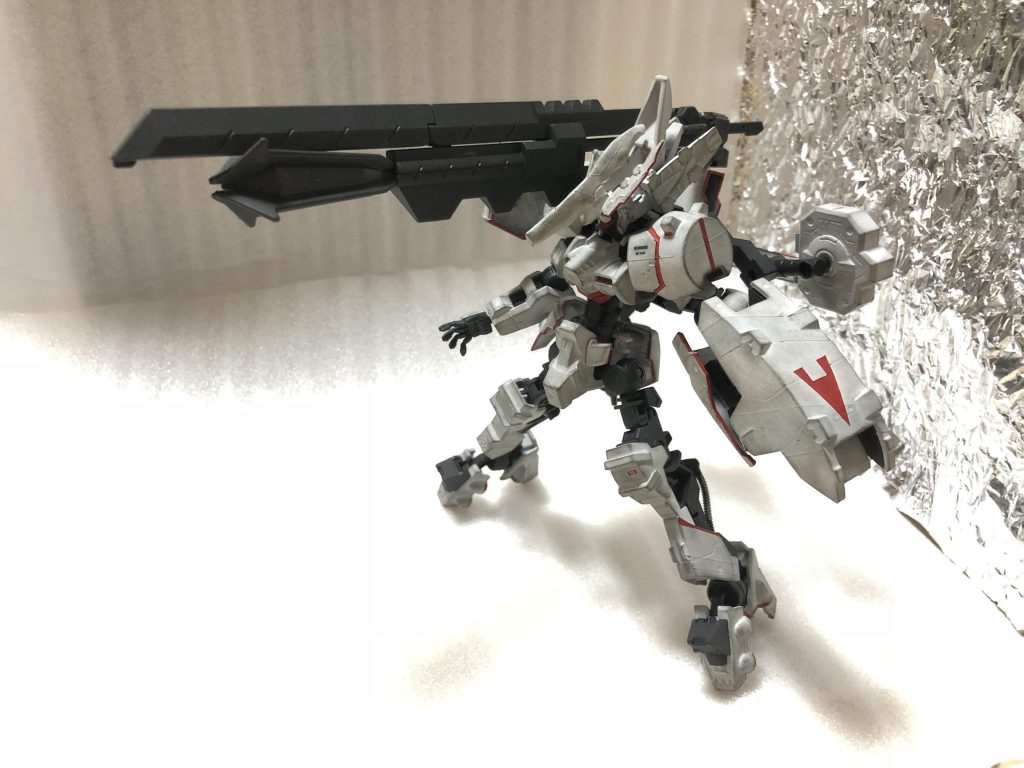 撮影ブースには入りきらない巨大剣型キャノンが特徴です