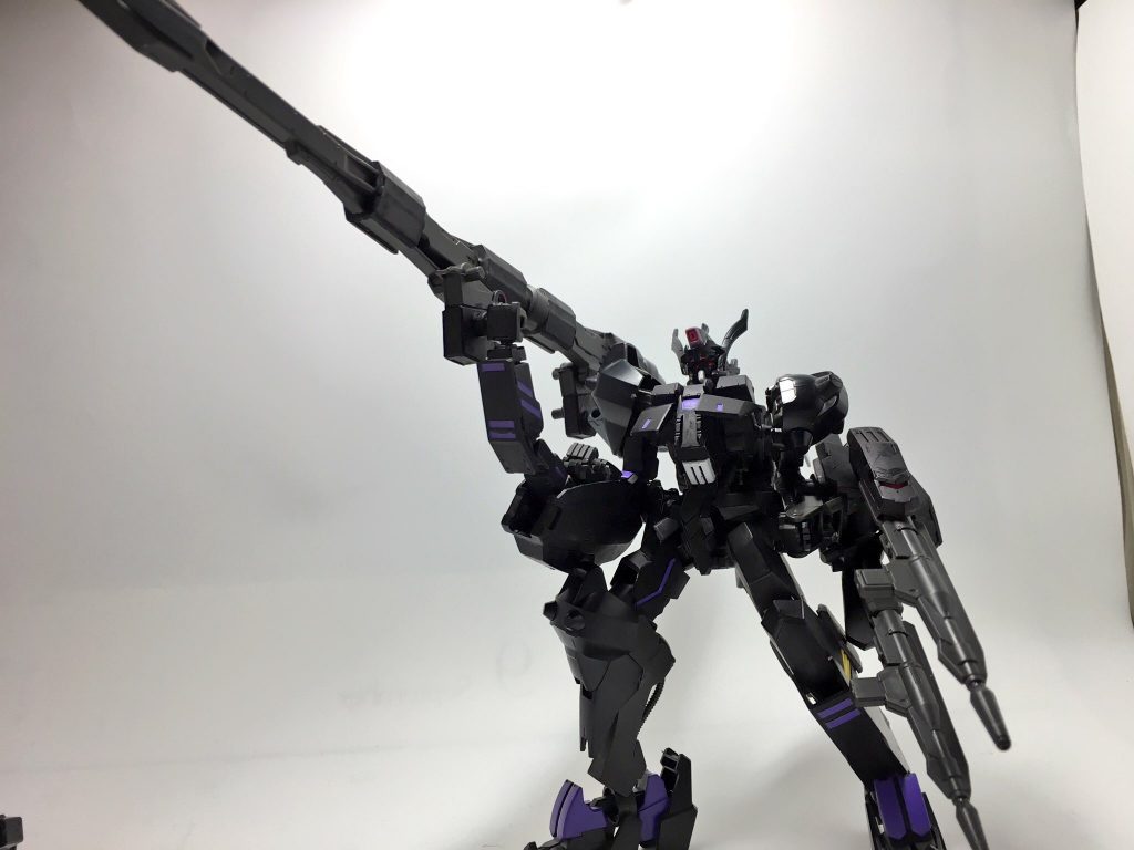 ## ウヴァルウルティオ
アスタロト戦の後、一命を取り留めたパイロットが復讐の為に宇宙デブリやジャンクで再生した姿
ダインスレイブを直列に繋げた｢ダインスレイブトニトゥルス｣をメイン武器として使用する