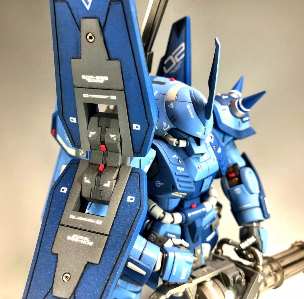 シールドはツルッとしてたので、軽く盛りました。