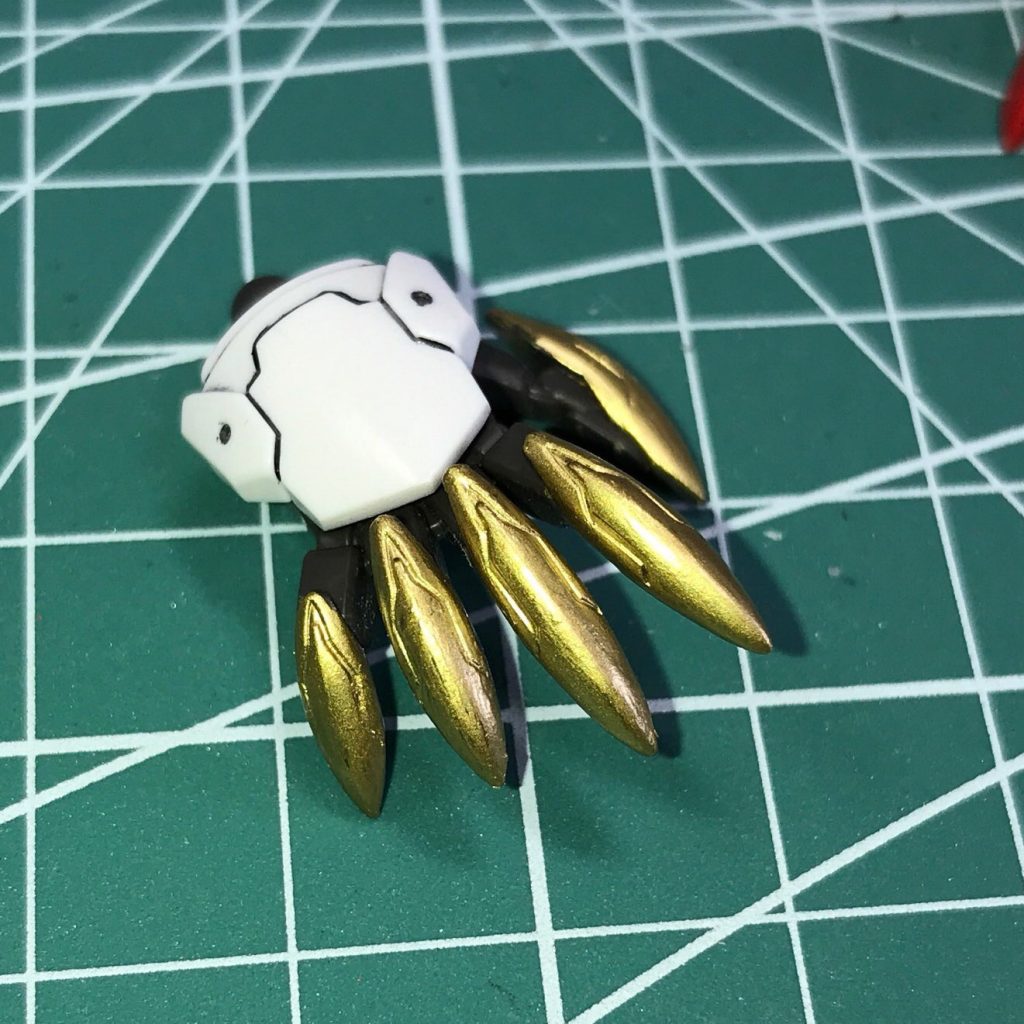 レクスネイルは尖らせた後、金に塗装しました。なかなかどうして上手くいったのではないでしょうか…?