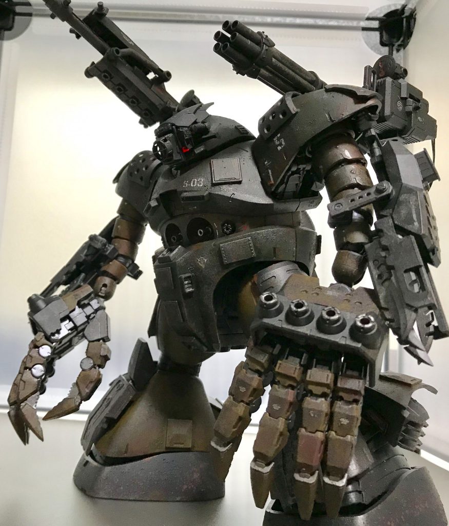 頭部追加センサー、背部キャノン、 ガトリング装備で中距離支援タイプに換装。