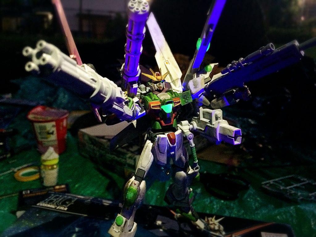 フルオープンのカッコよさこそ男のロマン。ブラックライトをあてたら各部クリアパーツに魂が…！