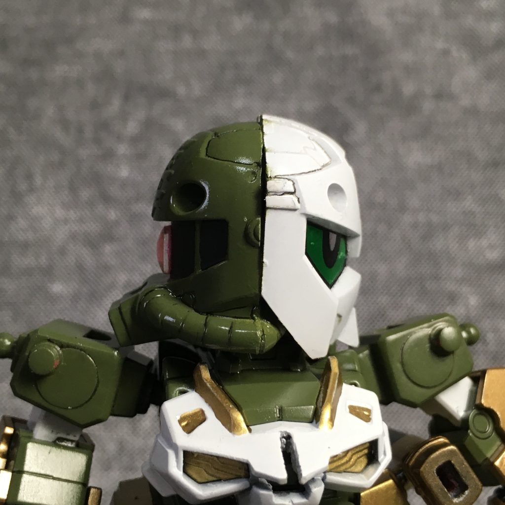 兜の中はこのように２つの顔が前後に張り合わされています。