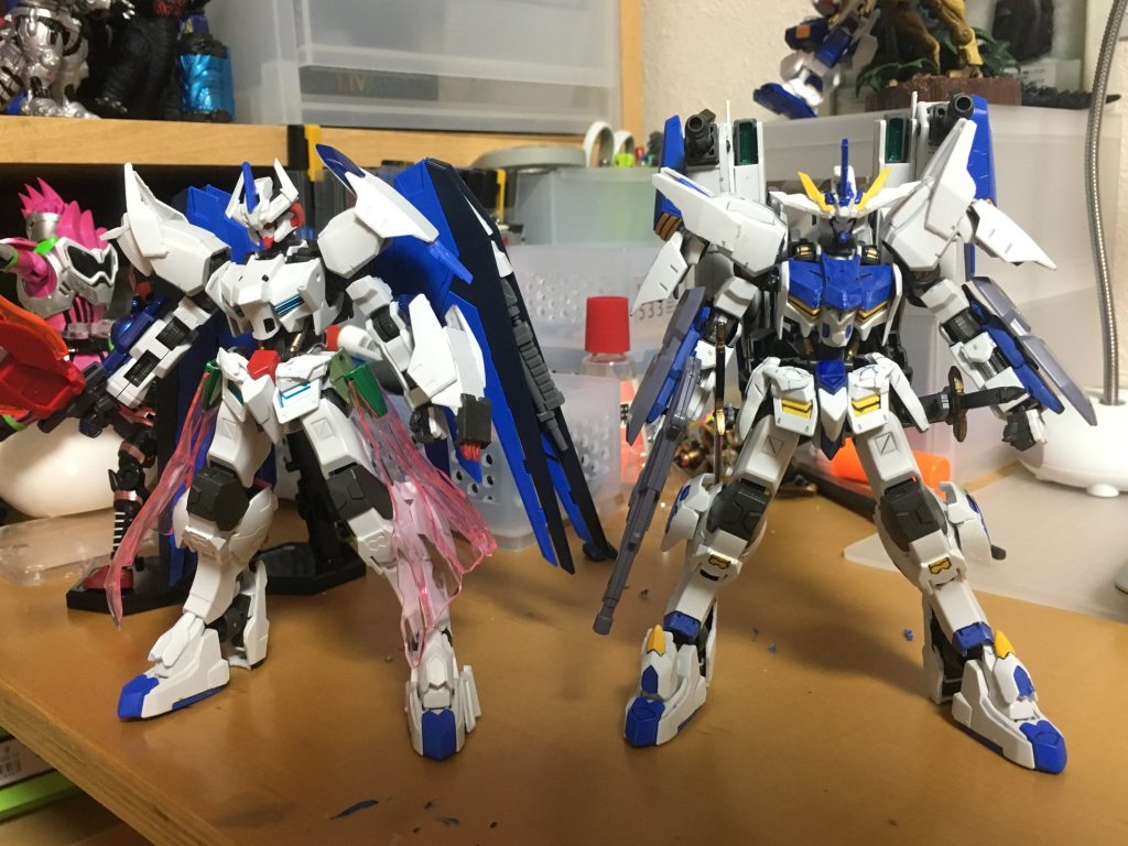 無塗装状態での比較
まだカラーリング的にはイシュタリアに近くヒロイック