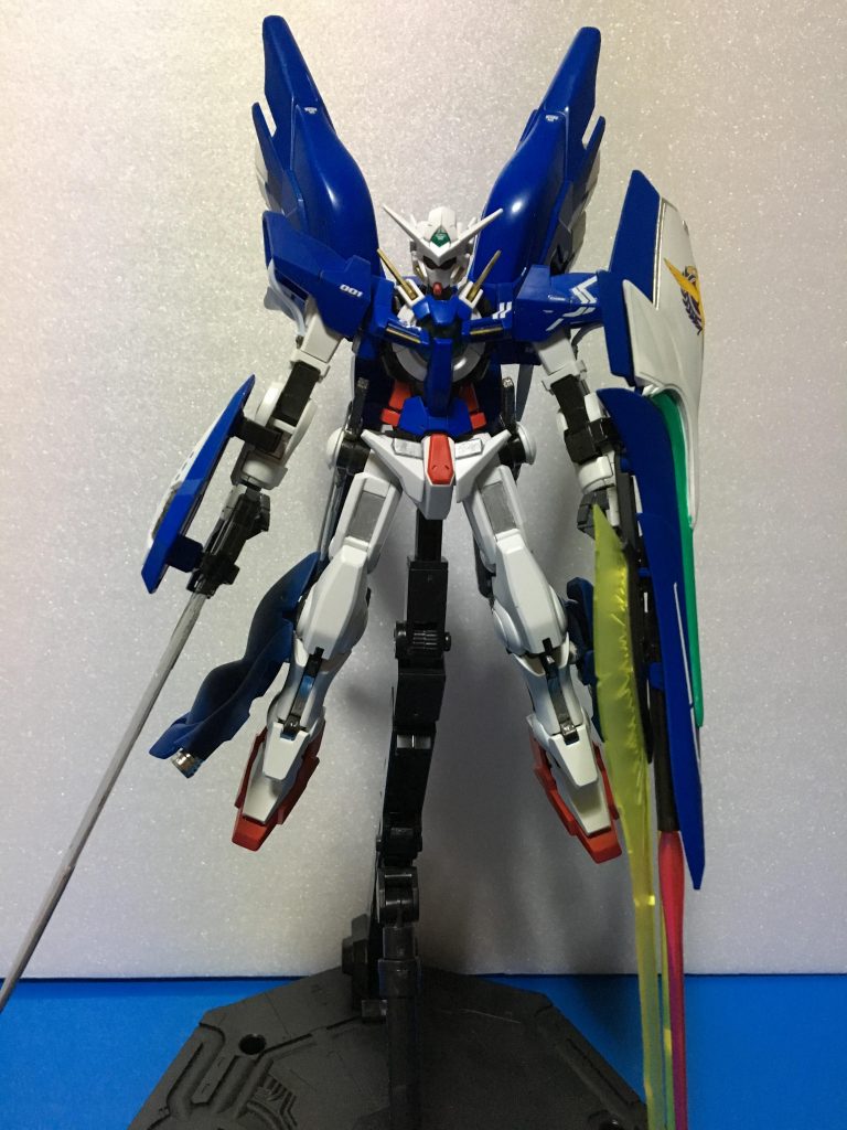 攻防一体の大型シールド。シナンジュの武装そのまま持ってきたので小型アックスとしても使えます