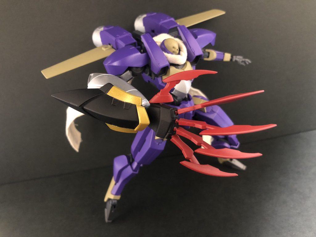 もちろん原作通り、右腕に装備(装着)することができます。禍々しい爪…こういうの大好きなんです!