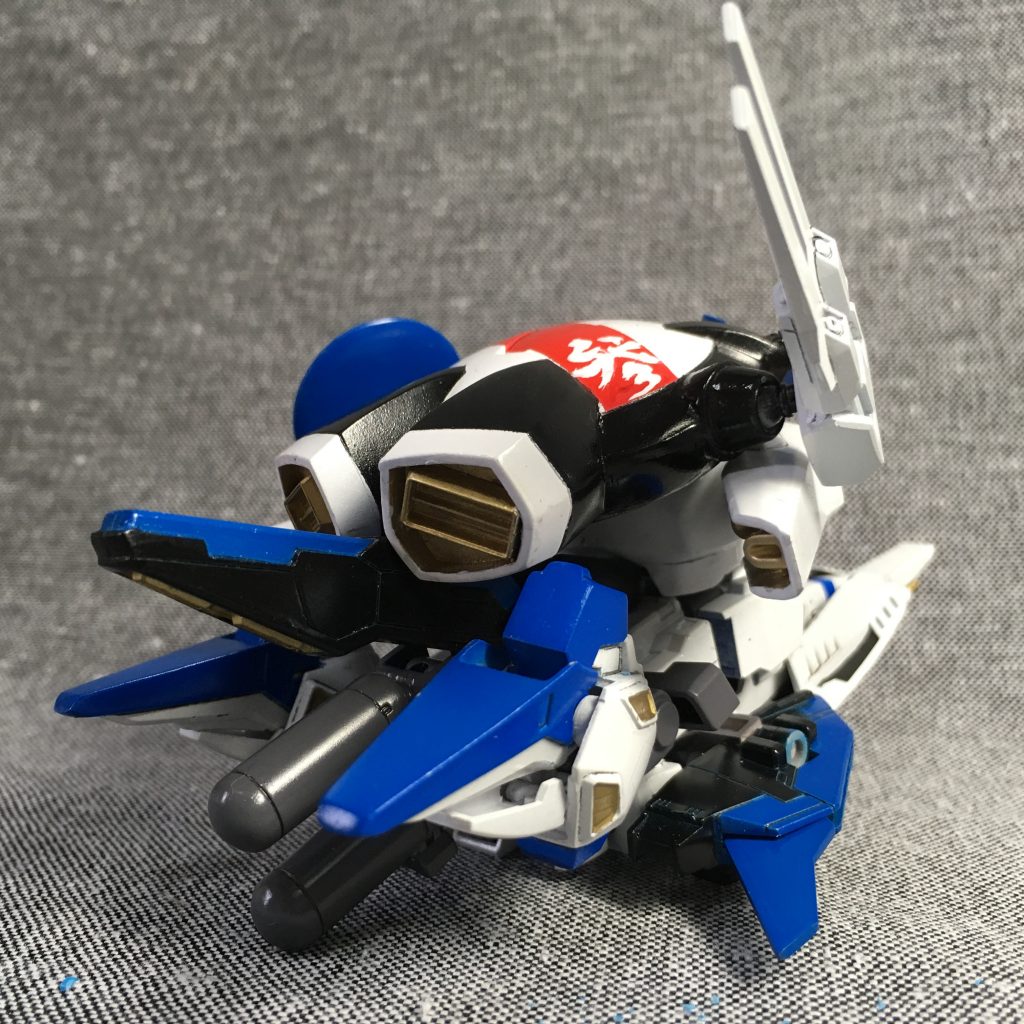 ベースキットの機構を活かして、航行形態への変形を可能にしました。
頭部がそのまま乗っかってるフォルムの元ネタは玩具「ガンダムクロス」ゼータガンダムの一形態です。