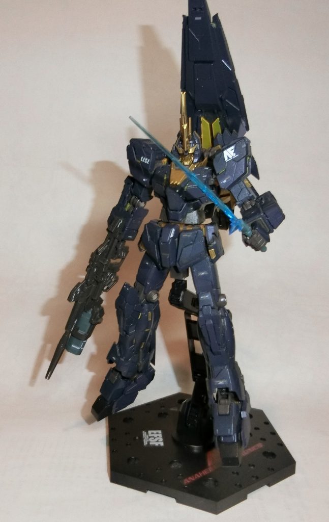 左肩のデカールですが、うまく分割できるように貼れて満足です。