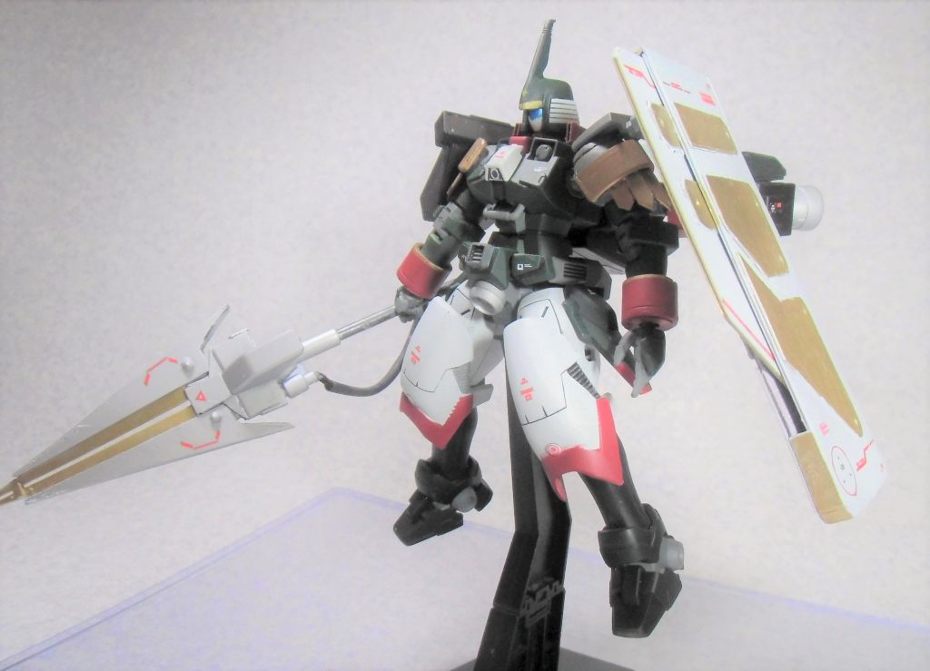 フル装備。左肩に盾、右手には大型槍、背中には大型のブースターを付けました。