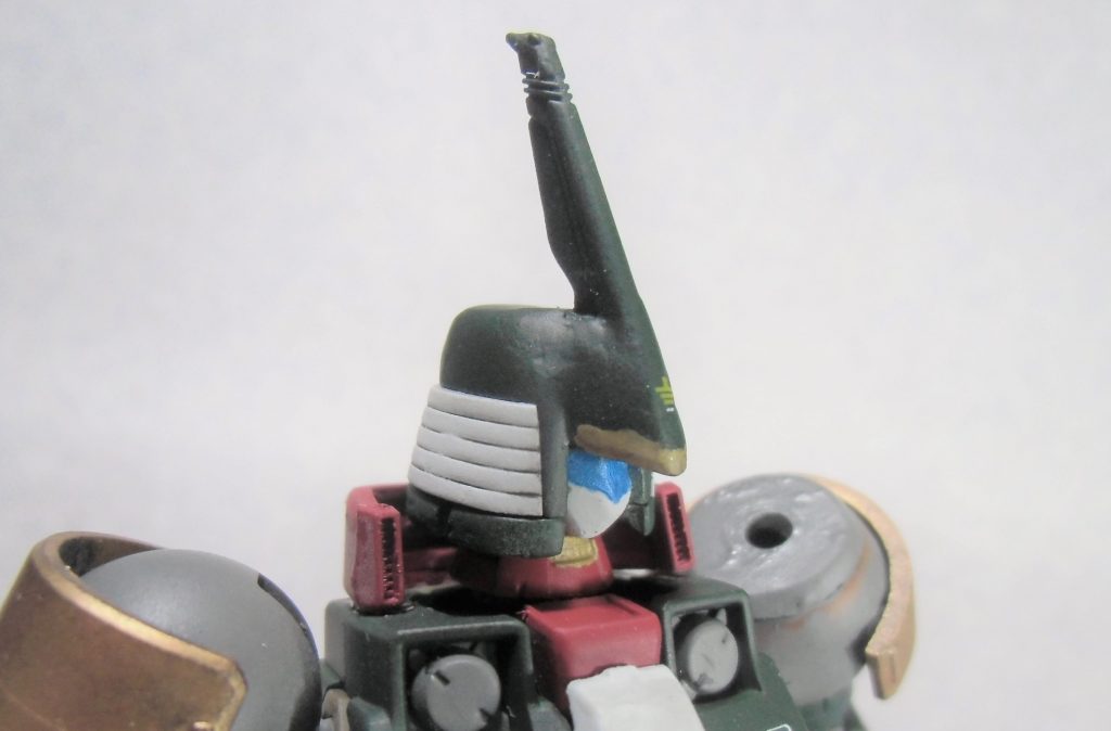 フェイスはモニター顔をやめて、パテで好みの感じに変更。
少しトールギスをイメージしています。