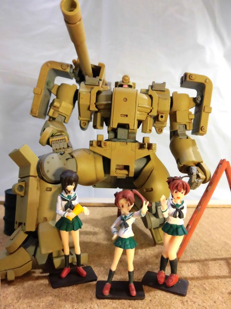 てなわけで、生徒会チームフィギュアと。
アクリル絵の具で塗ってみたんですが意外と出来るもんですね。