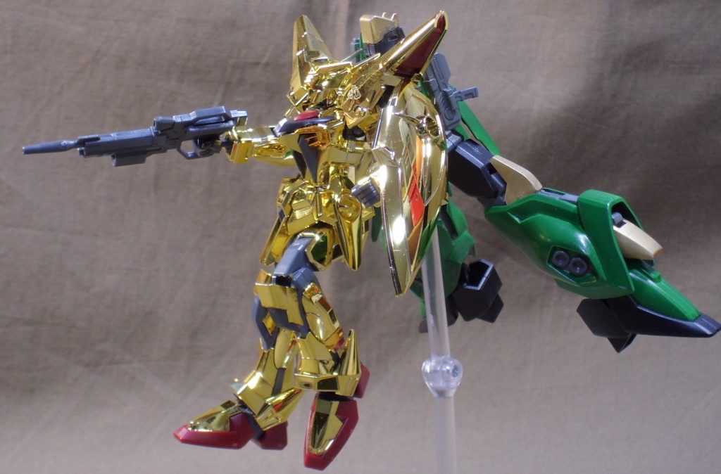 こちらはストライカーパックの機能を追加されており、二基の大型スラスターとビームライフルショーティーを供給する。